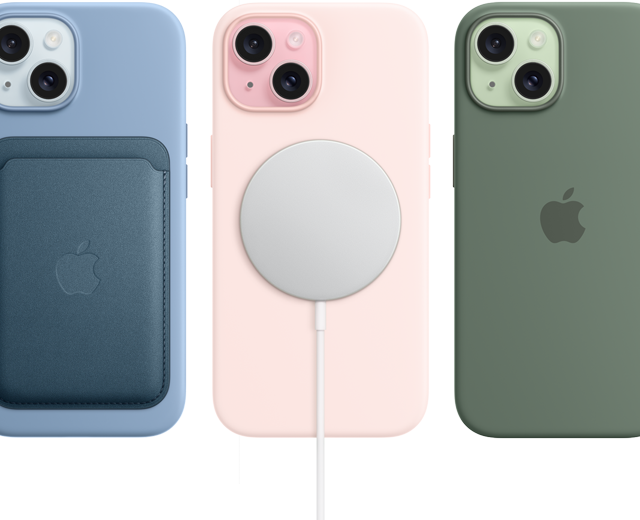iPhone 15 mostrando a capa de silicone com MagSafe para iPhone 15, carteira de tecido FineWoven com Magsafe, carregador MagSafe, bateria MagSafe.