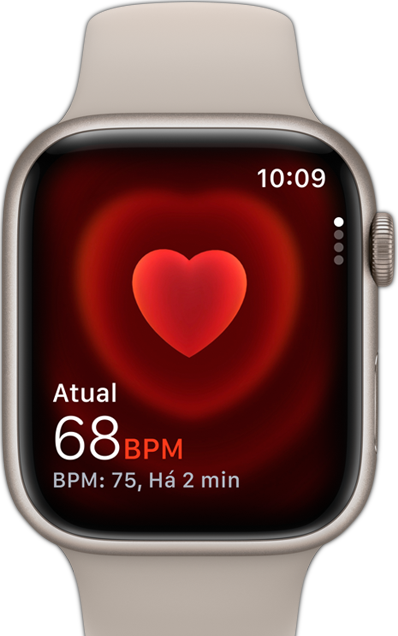 Imagem da parte da frente do Apple Watch mostrando uma frequência cardíaca.