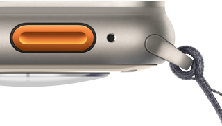 Imagem do Apple Watch Ultra 2 mostrando o botão de Ação laranja e a caixa robusta de titânio.