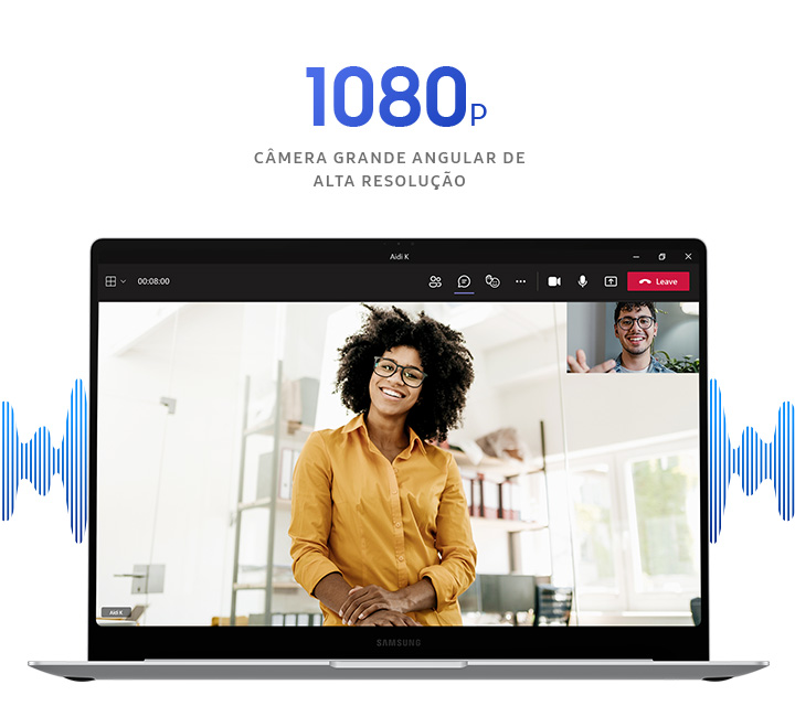 'Vista frontal do Galaxy Book4 Pro cinza aberto e voltado para a frente com o aplicativo Microsoft Teams aberto em tela cheia e duas pessoas mostradas em uma chamada de vídeo. CÂMERA GRANDE ANGULAR DE ALTA RESOLUÇÃO 1080p.